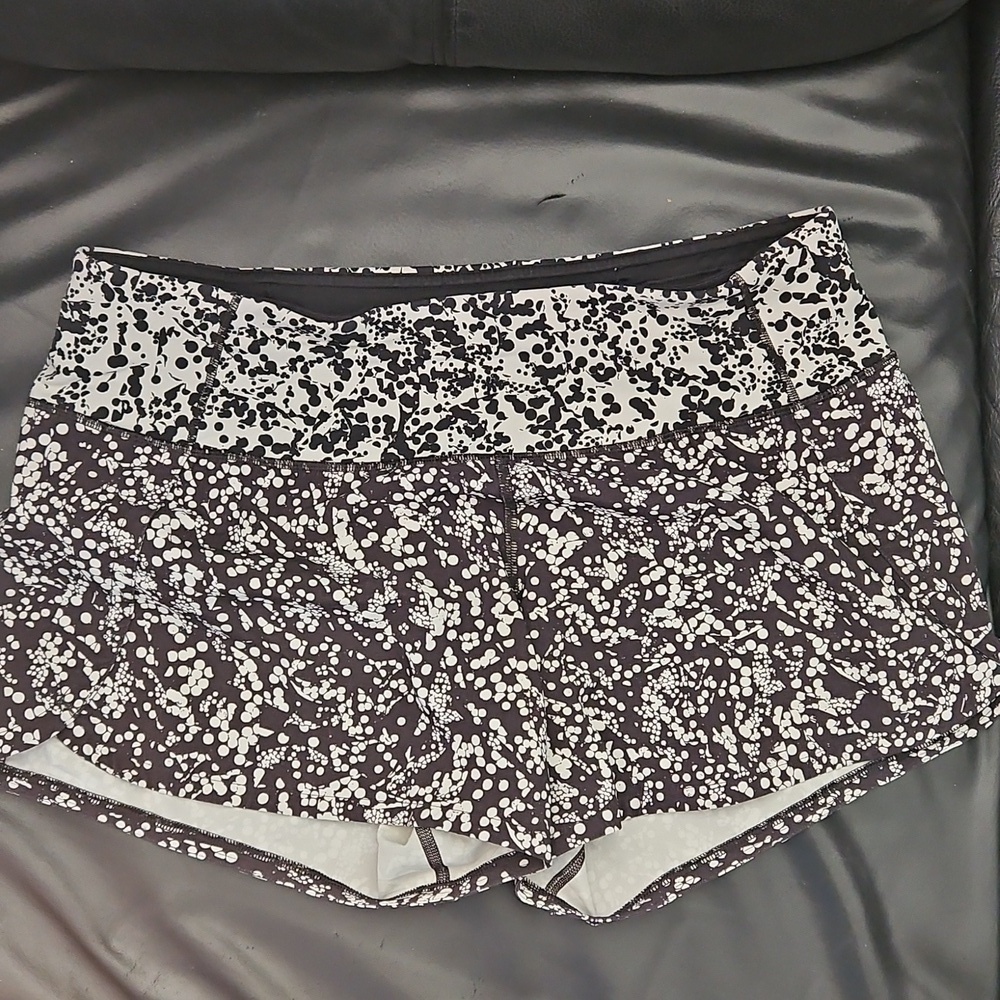 Lululemon Speed Shorts Paisley Black & White   sz 4